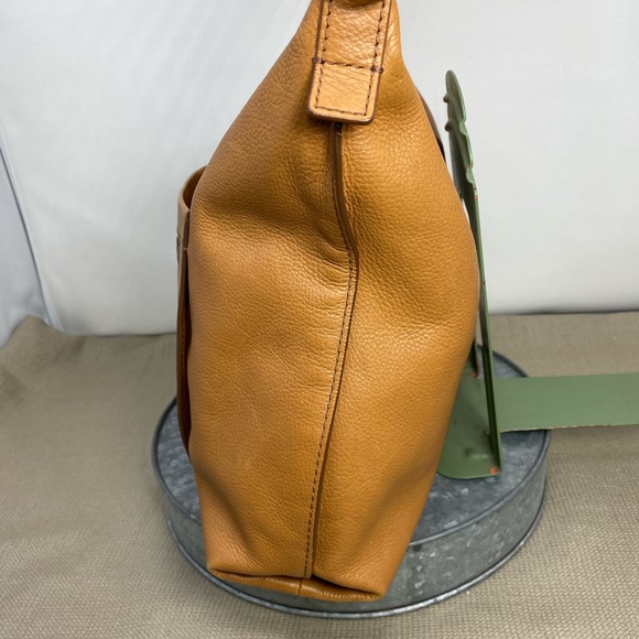 FOSSIL TAN PEBBLED LEATHER “HOBO-STYLE” SATCHEL - Picture 3 of 9